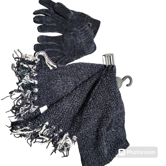 Covington Black Knit Fringe Scarf And Glove Set O/S - Picture 2 of 3